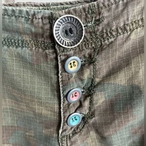 Impeccable Vintage DaNang Cropped Pants Capris Shorts Cargo Camo